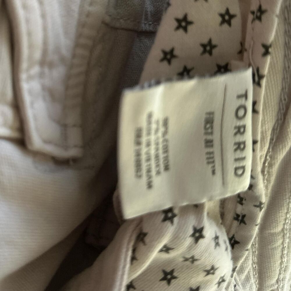 Torrid Women's Cream Jeans - Picture 4 of 4